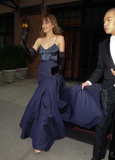 Dakota Johnson feet photo thumbnail