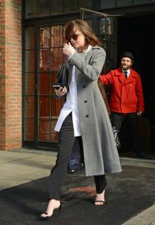 Dakota Johnson feet photo thumbnail