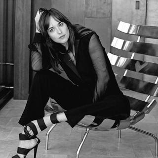 Dakota Johnson feet photo thumbnail