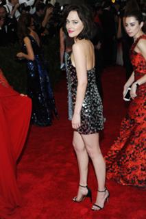 Dakota Johnson feet photo thumbnail