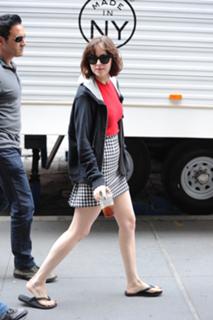 Dakota Johnson feet photo thumbnail
