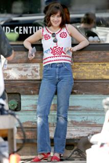 Dakota Johnson feet photo thumbnail