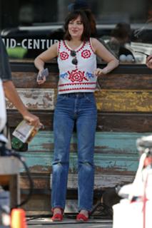 Dakota Johnson feet photo thumbnail