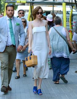Dakota Johnson feet photo thumbnail