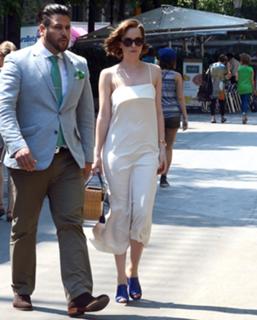 Dakota Johnson feet photo thumbnail