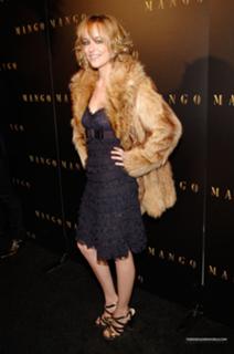 Dakota Johnson feet photo thumbnail