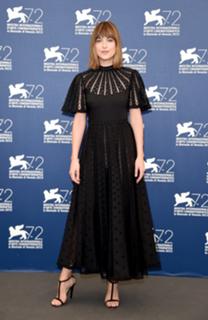 Dakota Johnson feet photo thumbnail
