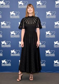 Dakota Johnson feet photo thumbnail