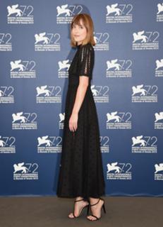 Dakota Johnson feet photo thumbnail