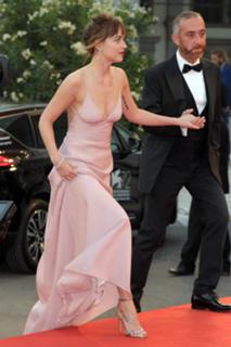 Dakota Johnson feet photo thumbnail