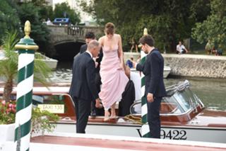 Dakota Johnson feet photo thumbnail
