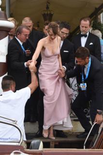 Dakota Johnson feet photo thumbnail