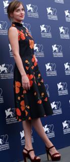 Dakota Johnson feet photo thumbnail