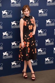 Dakota Johnson feet photo thumbnail
