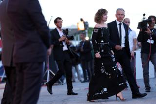 Dakota Johnson feet photo thumbnail
