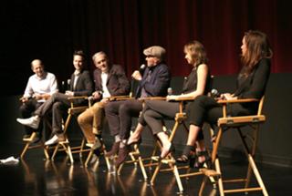 Dakota Johnson feet photo thumbnail