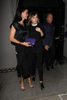 Dakota Johnson feet photo thumbnail