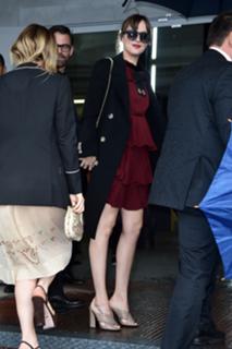Dakota Johnson feet photo thumbnail
