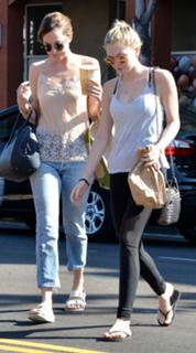 Dakota Johnson feet photo thumbnail