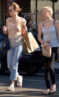 Dakota Johnson feet photo thumbnail