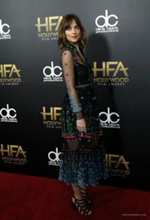 Dakota Johnson feet photo thumbnail