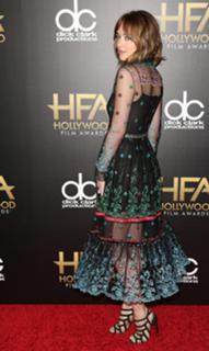 Dakota Johnson feet photo thumbnail