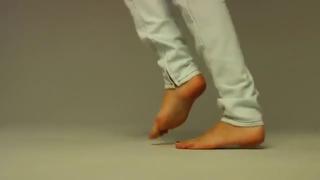 Dakota Johnson feet photo thumbnail