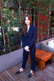 Dakota Johnson feet photo thumbnail