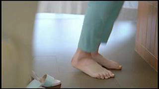 Dakota Johnson feet photo thumbnail