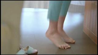 Dakota Johnson feet photo thumbnail