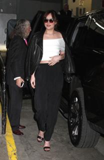 Dakota Johnson feet photo thumbnail