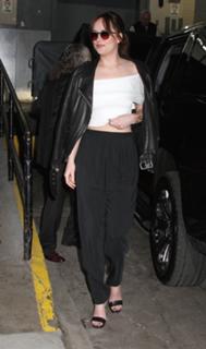 Dakota Johnson feet photo thumbnail