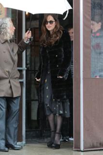 Dakota Johnson feet photo thumbnail