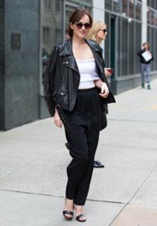 Dakota Johnson feet photo thumbnail