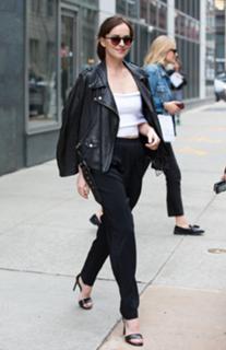 Dakota Johnson feet photo thumbnail