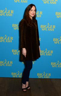 Dakota Johnson feet photo thumbnail