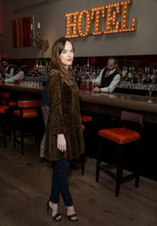 Dakota Johnson feet photo thumbnail