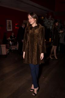Dakota Johnson feet photo thumbnail