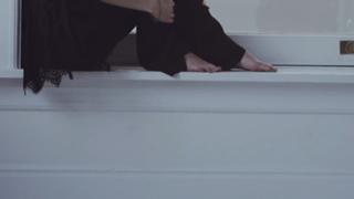 Dakota Johnson feet photo thumbnail
