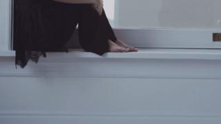 Dakota Johnson feet photo thumbnail