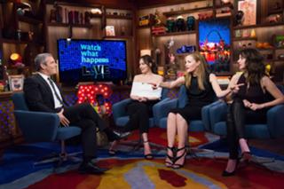 Dakota Johnson feet photo thumbnail