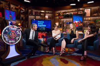 Dakota Johnson feet photo thumbnail