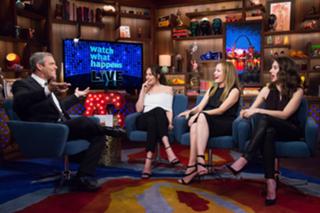 Dakota Johnson feet photo thumbnail
