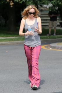 Dakota Johnson feet photo thumbnail