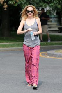Dakota Johnson feet photo thumbnail