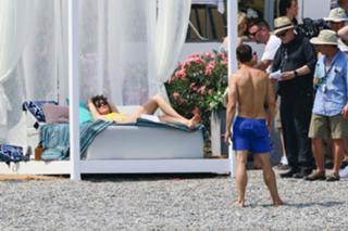 Dakota Johnson feet photo thumbnail