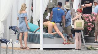 Dakota Johnson feet photo thumbnail