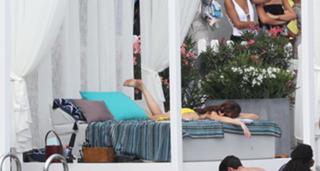 Dakota Johnson feet photo thumbnail
