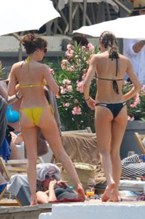 Dakota Johnson feet photo thumbnail