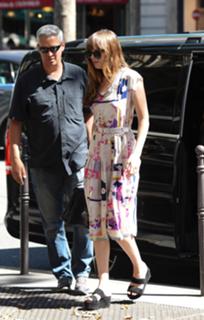 Dakota Johnson feet photo thumbnail